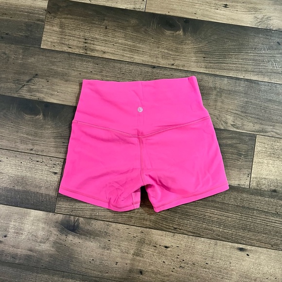 Lululemon align high rise short 4” - Picture 4 of 5